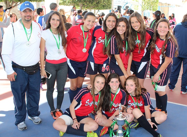 主优化词：塞维利亚客场几百强敌，表现出色